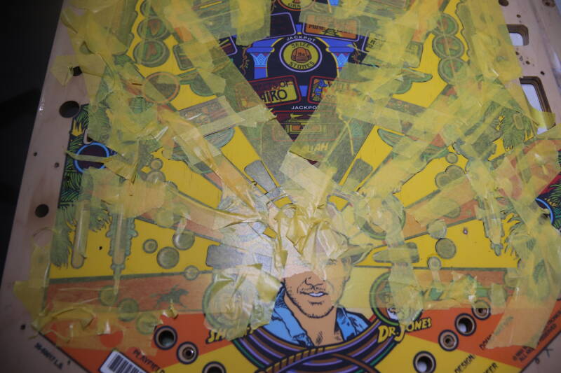 Williams Indiana Jones playfield speelveld schade herstel restoration flipperspeelveld restauratie art airbrush airbrushing flipperkast reparatie