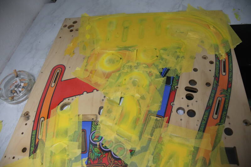 Williams Indiana Jones playfield speelveld schade herstel restoration flipperspeelveld restauratie art airbrush airbrushing flipperkast reparatie