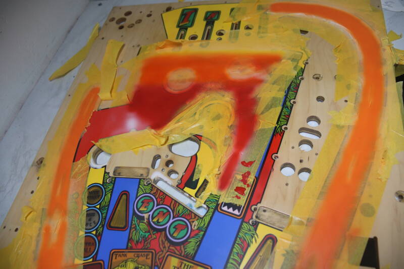 Williams Indiana Jones playfield speelveld schade herstel restoration flipperspeelveld restauratie art airbrush airbrushing flipperkast reparatie