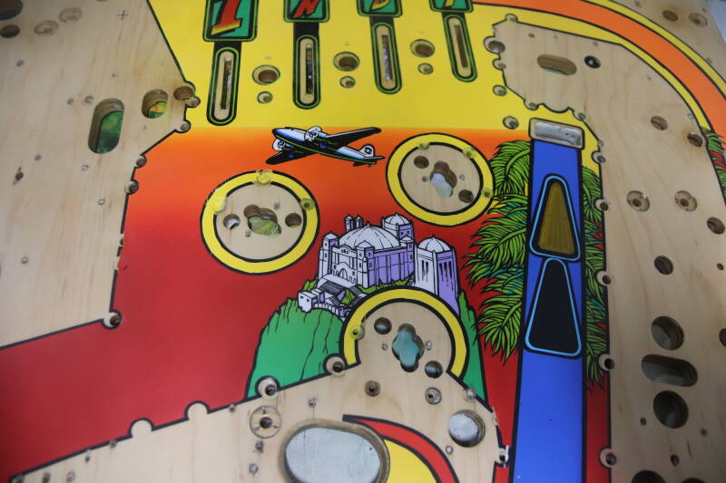 Williams Indiana Jones playfield speelveld schade herstel restoration flipperspeelveld restauratie art airbrush airbrushing flipperkast reparatie