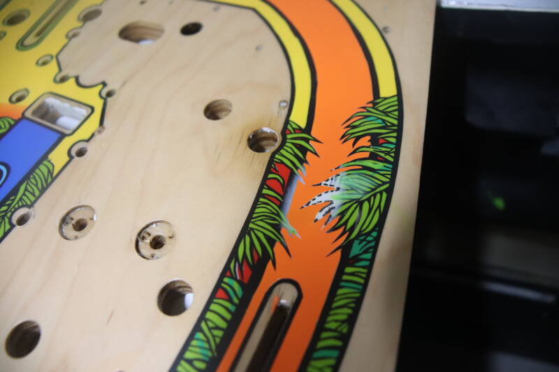 Williams Indiana Jones playfield speelveld schade herstel restoration flipperspeelveld restauratie art airbrush airbrushing flipperkast reparatie