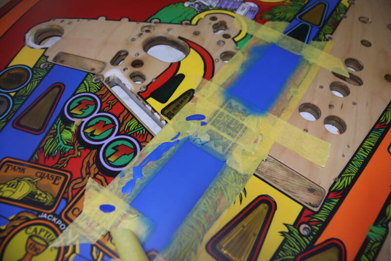 Williams Indiana Jones playfield speelveld schade herstel restoration flipperspeelveld restauratie art airbrush airbrushing flipperkast reparatie