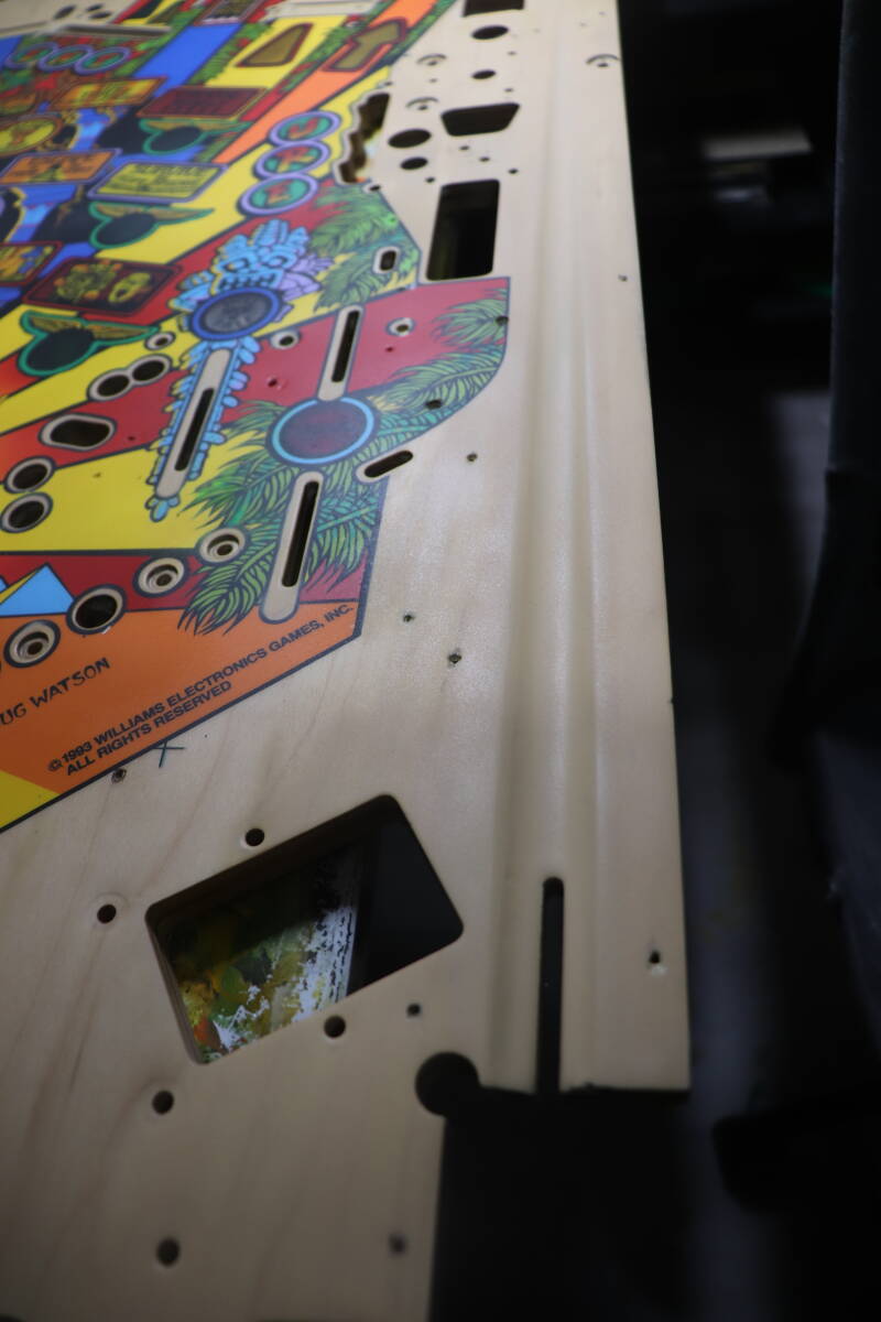 Williams Indiana Jones playfield speelveld schade herstel restoration flipperspeelveld restauratie art airbrush airbrushing flipperkast reparatie