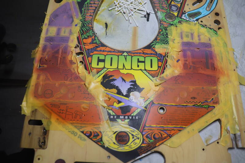 Williams Congo playfield speelveld schade herstel restoration flipperspeelveld restauratie art airbrush airbrushing flipperkast reparatie