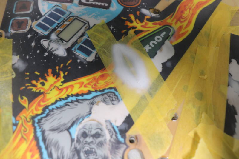 Williams Congo playfield speelveld schade herstel restoration flipperspeelveld restauratie art airbrush airbrushing flipperkast reparatie