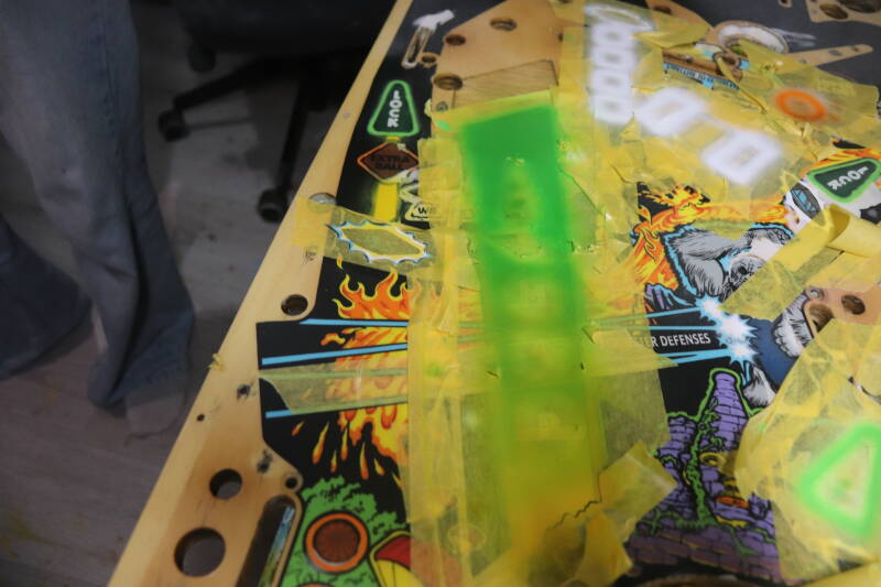 Williams Congo playfield speelveld schade herstel restoration flipperspeelveld restauratie art airbrush airbrushing flipperkast reparatie