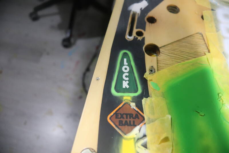 Williams Congo playfield speelveld schade herstel restoration flipperspeelveld restauratie art airbrush airbrushing flipperkast reparatie