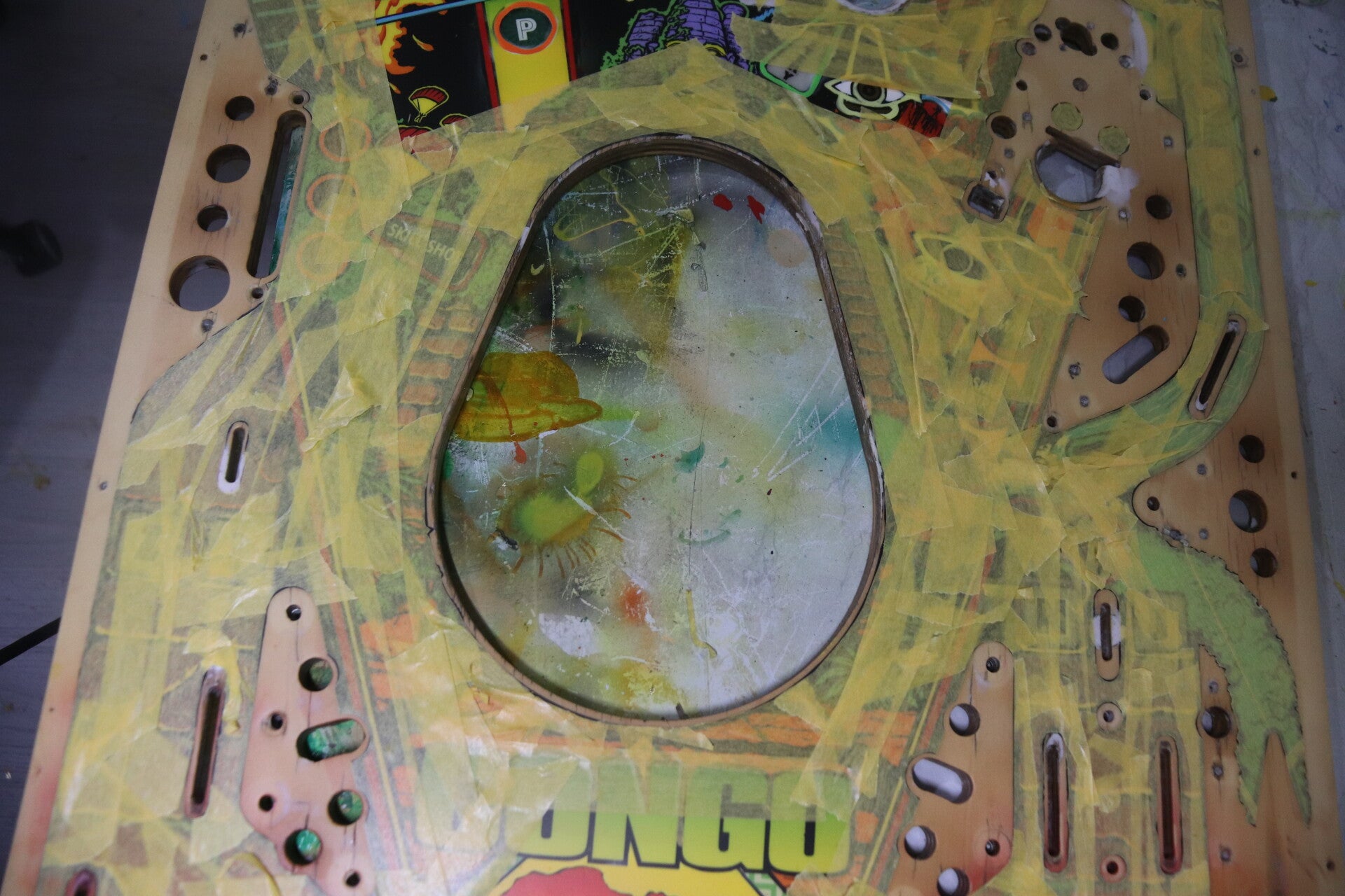 Williams Congo playfield speelveld schade herstel restoration flipperspeelveld restauratie art airbrush airbrushing flipperkast reparatie