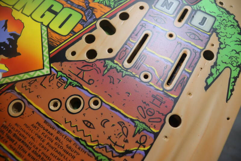 Williams Congo playfield speelveld schade herstel restoration flipperspeelveld restauratie art airbrush airbrushing flipperkast reparatie