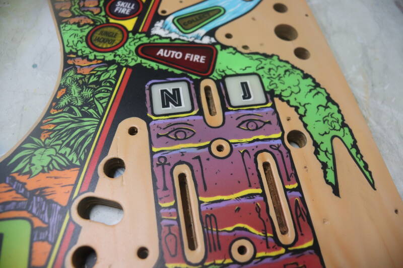 Williams Congo playfield speelveld schade herstel restoration flipperspeelveld restauratie art airbrush airbrushing flipperkast reparatie