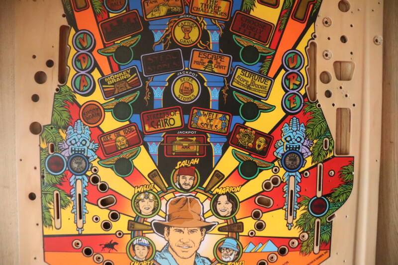 Williams Indiana Jones playfield speelveld schade herstel restoration flipperspeelveld restauratie art airbrush airbrushing flipperkast reparatie