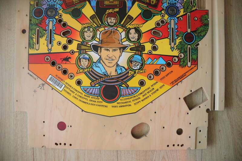 Williams Indiana Jones playfield speelveld schade herstel restoration flipperspeelveld restauratie art airbrush airbrushing flipperkast reparatie