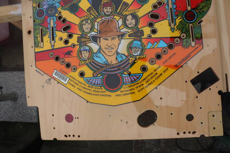 Williams Indiana Jones playfield speelveld schade herstel restoration flipperspeelveld restauratie art airbrush airbrushing flipperkast reparatie