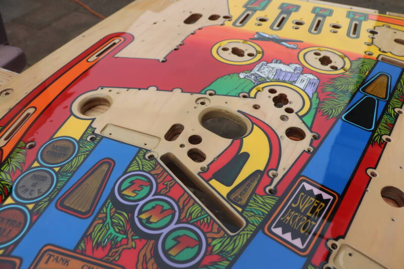 Williams Indiana Jones playfield speelveld schade herstel restoration flipperspeelveld restauratie art airbrush airbrushing flipperkast reparatie