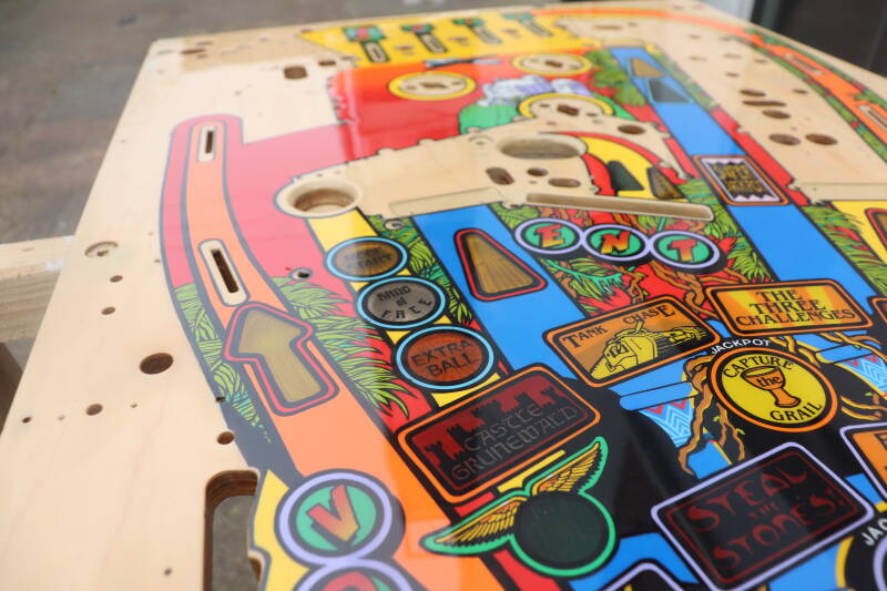 Williams Indiana Jones playfield speelveld schade herstel restoration flipperspeelveld restauratie art airbrush airbrushing flipperkast reparatie