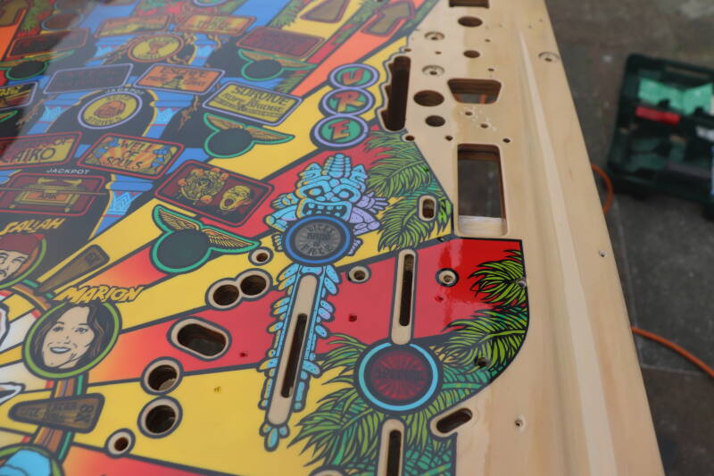 Williams Indiana Jones playfield speelveld schade herstel restoration flipperspeelveld restauratie art airbrush airbrushing flipperkast reparatie