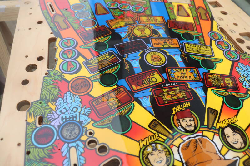Williams Indiana Jones playfield speelveld schade herstel restoration flipperspeelveld restauratie art airbrush airbrushing flipperkast reparatie