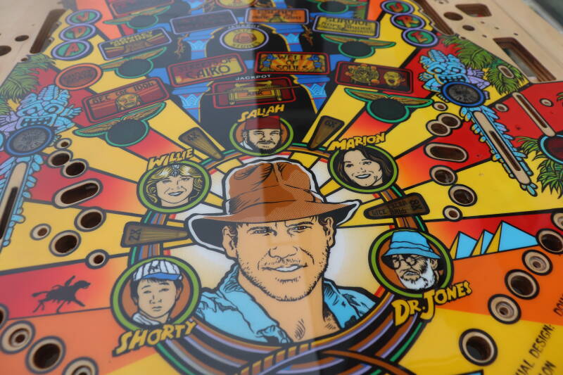 Williams Indiana Jones playfield speelveld schade herstel restoration flipperspeelveld restauratie art airbrush airbrushing flipperkast reparatie