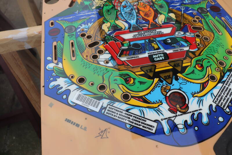 Williams Fish Tales playfield speelveld schade herstel restoration flipperspeelveld restauratie art airbrush airbrushing flipperkast reparatie