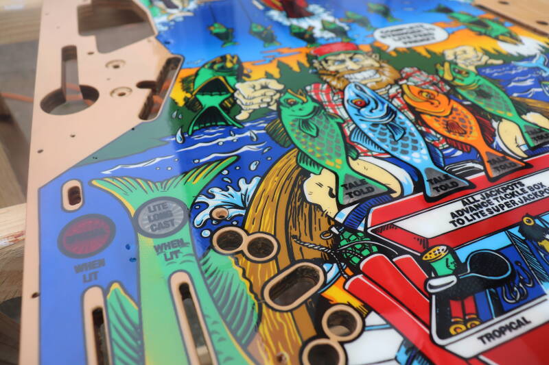 Williams Fish Tales playfield speelveld schade herstel restoration flipperspeelveld restauratie art airbrush airbrushing flipperkast reparatie