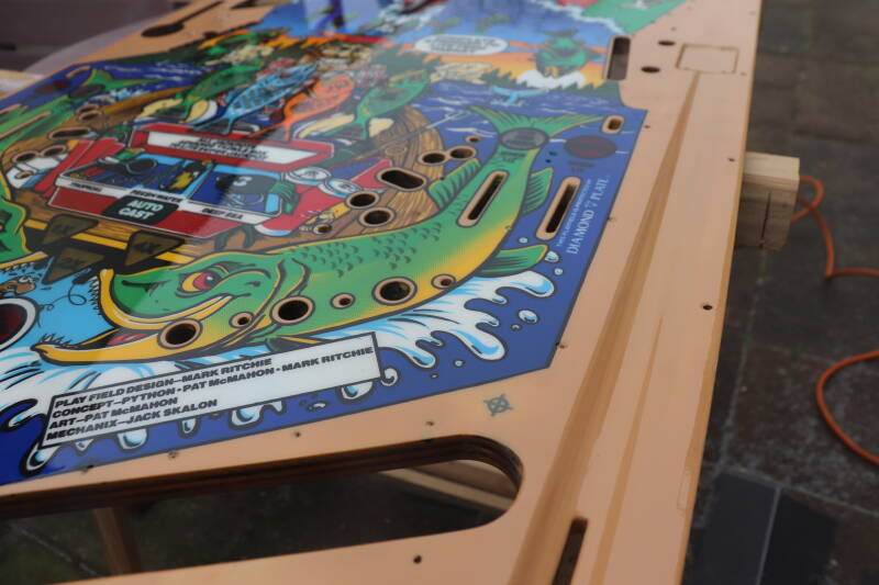 Williams Fish Tales playfield speelveld schade herstel restoration flipperspeelveld restauratie art airbrush airbrushing flipperkast reparatie