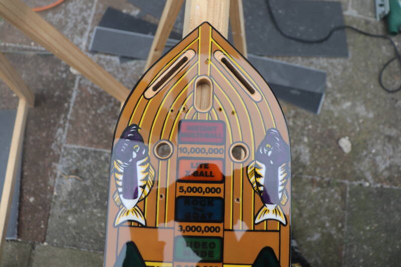 Williams Fish Tales playfield speelveld schade herstel restoration flipperspeelveld restauratie art airbrush airbrushing flipperkast reparatie