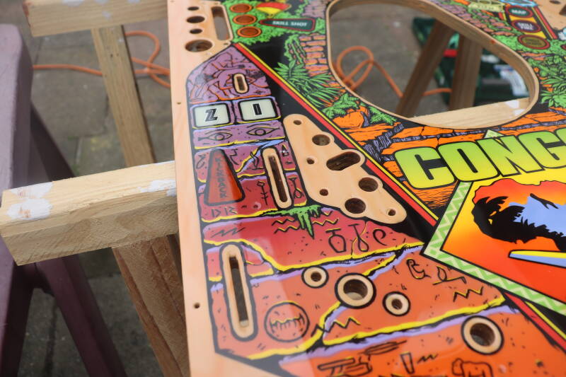 Williams Congo playfield speelveld schade herstel restoration flipperspeelveld restauratie art airbrush airbrushing flipperkast reparatie