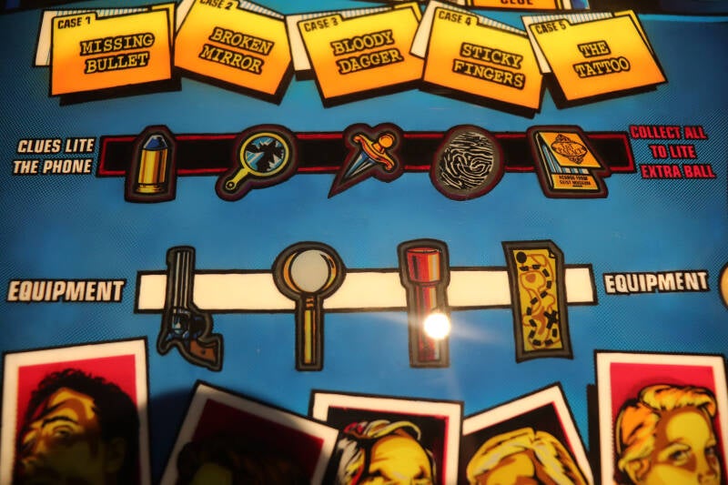 Bally Who Dunnit Playfield Restoration pinball flipperveld restauratie herstel lakschade airbrush 