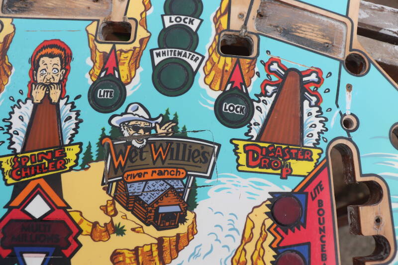 Williams White Water playfield restoration flipperspeelveld restauratie art airbrush airbrushing