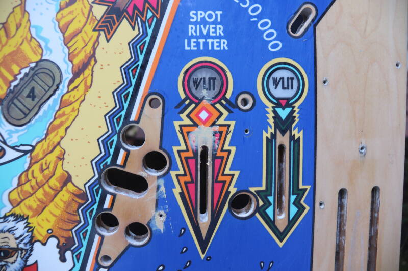 Williams White Water playfield restoration flipperspeelveld restauratie art airbrush airbrushing