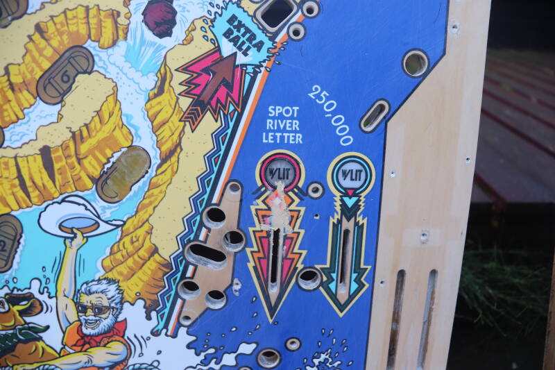 Williams White Water playfield restoration flipperspeelveld restauratie art airbrush airbrushing