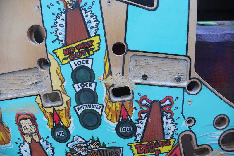 Williams White Water playfield restoration flipperspeelveld restauratie art airbrush airbrushing