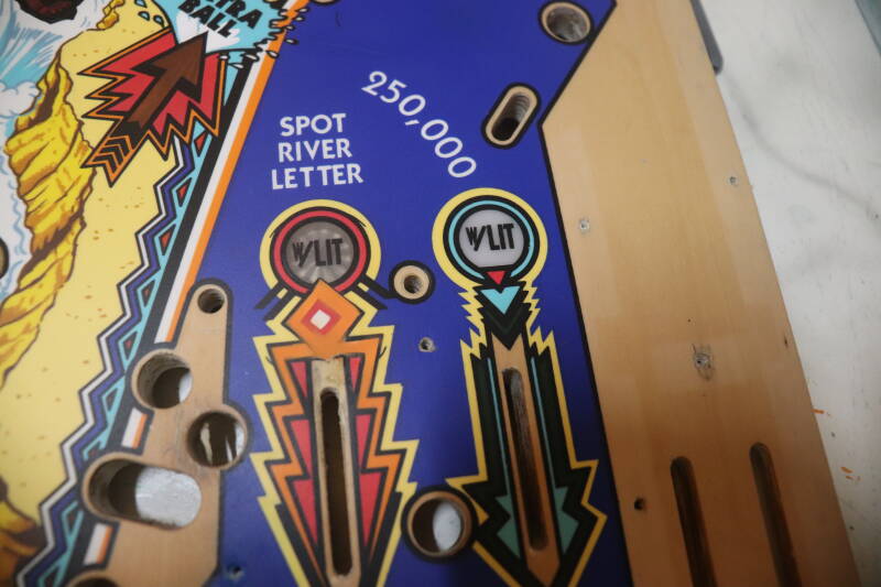 Williams White Water playfield restoration flipperspeelveld restauratie art airbrush airbrushing