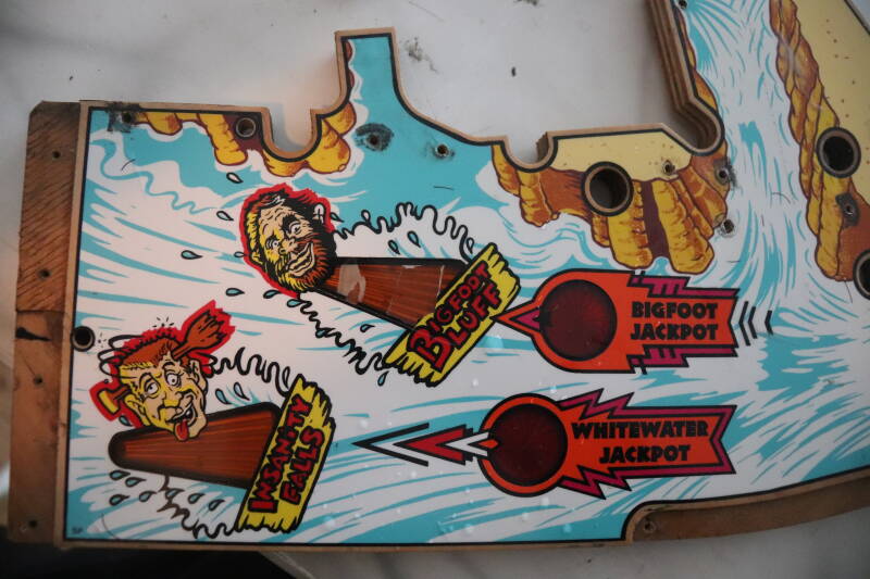 Williams White Water playfield restoration flipperspeelveld restauratie art airbrush airbrushing