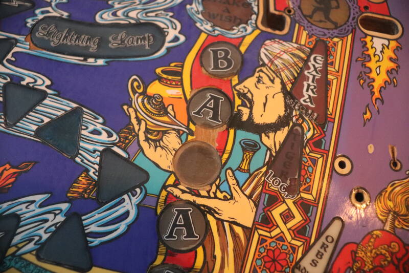 Williams Tales of the Arabian Nights playfield speelveld schade herstel restoration flipperspeelveld restauratie art airbrush airbrushing flipperkast reparatie