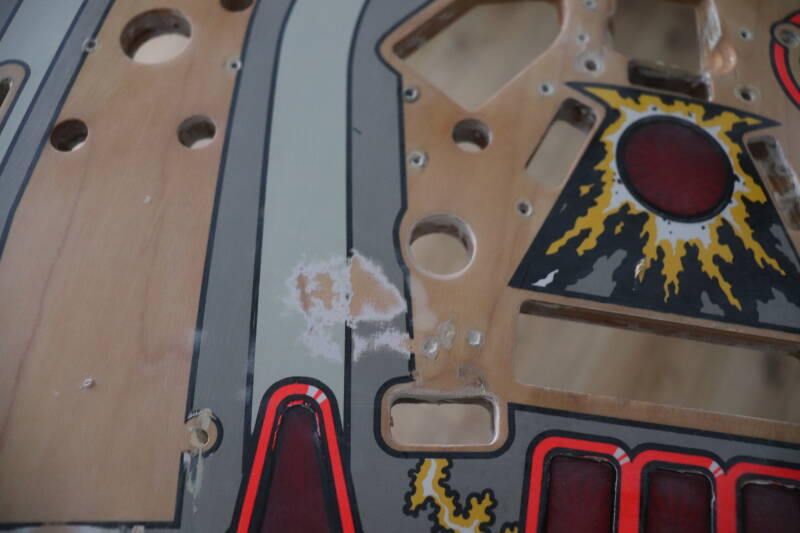 Bally Attack From Mars playfield speelveld schade herstel restoration flipperspeelveld restauratie art airbrush airbrushing flipperkast reparatie