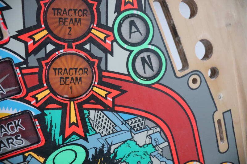 Bally Attack From Mars playfield speelveld schade herstel restoration flipperspeelveld restauratie art airbrush airbrushing flipperkast reparatie