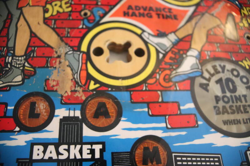 Gottlieb Hoops playfield speelveld schade herstel restoration flipperspeelveld restauratie art airbrush airbrushing flipperkast reparatie