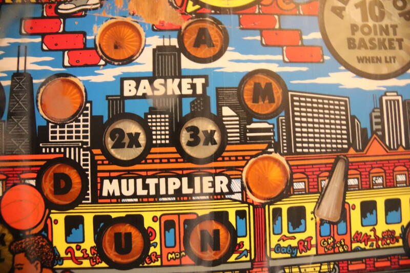 Gottlieb Hoops playfield speelveld schade herstel restoration flipperspeelveld restauratie art airbrush airbrushing flipperkast reparatie