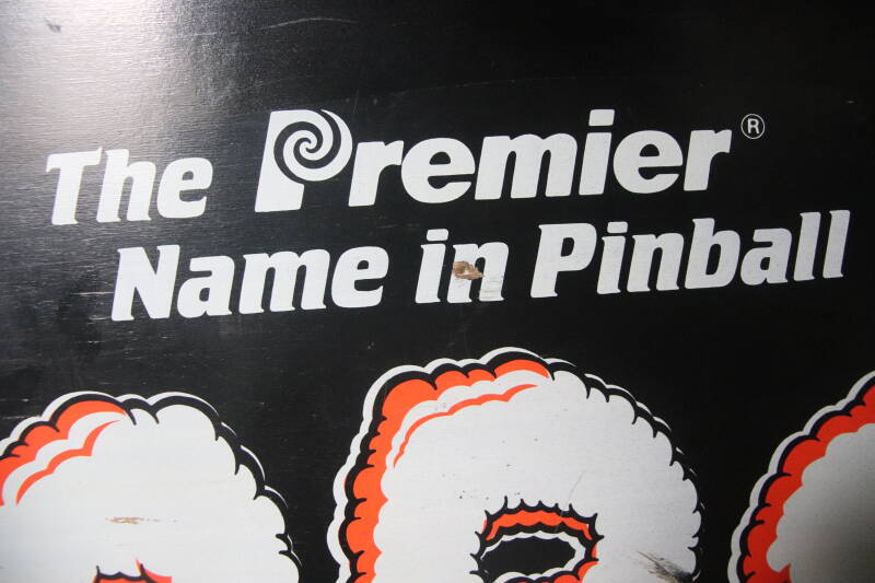 Gottlieb Hoops cabinet backbox kopkast restoration flipperspeelveld restauratie art airbrush airbrushing flipperkast reparatie