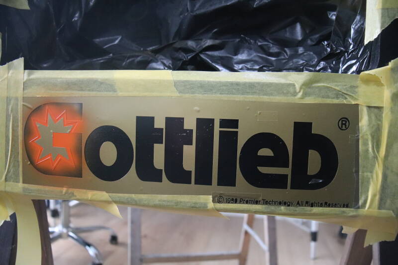 Gottlieb Hoops cabinet backbox kopkast restoration flipperspeelveld restauratie art airbrush airbrushing flipperkast reparatie