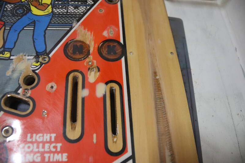 Gottlieb Hoops playfield speelveld schade herstel restoration flipperspeelveld restauratie art airbrush airbrushing flipperkast reparatie