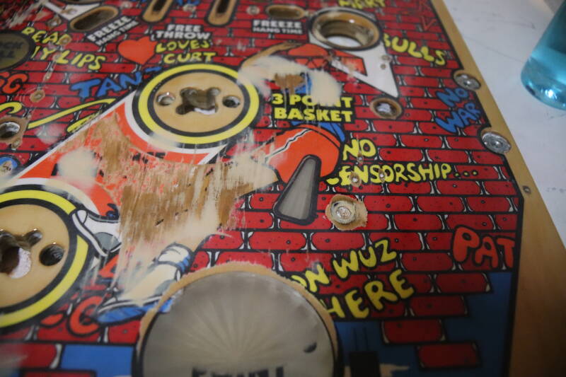 Gottlieb Hoops playfield speelveld schade herstel restoration flipperspeelveld restauratie art airbrush airbrushing flipperkast reparatie