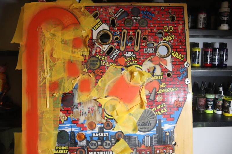 Gottlieb Hoops playfield speelveld schade herstel restoration flipperspeelveld restauratie art airbrush airbrushing flipperkast reparatie