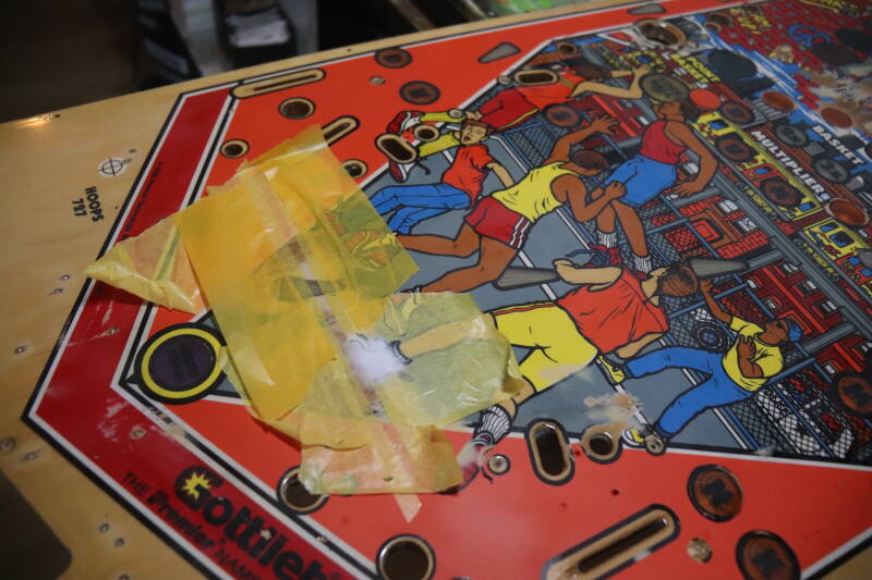 Gottlieb Hoops playfield speelveld schade herstel restoration flipperspeelveld restauratie art airbrush airbrushing flipperkast reparatie