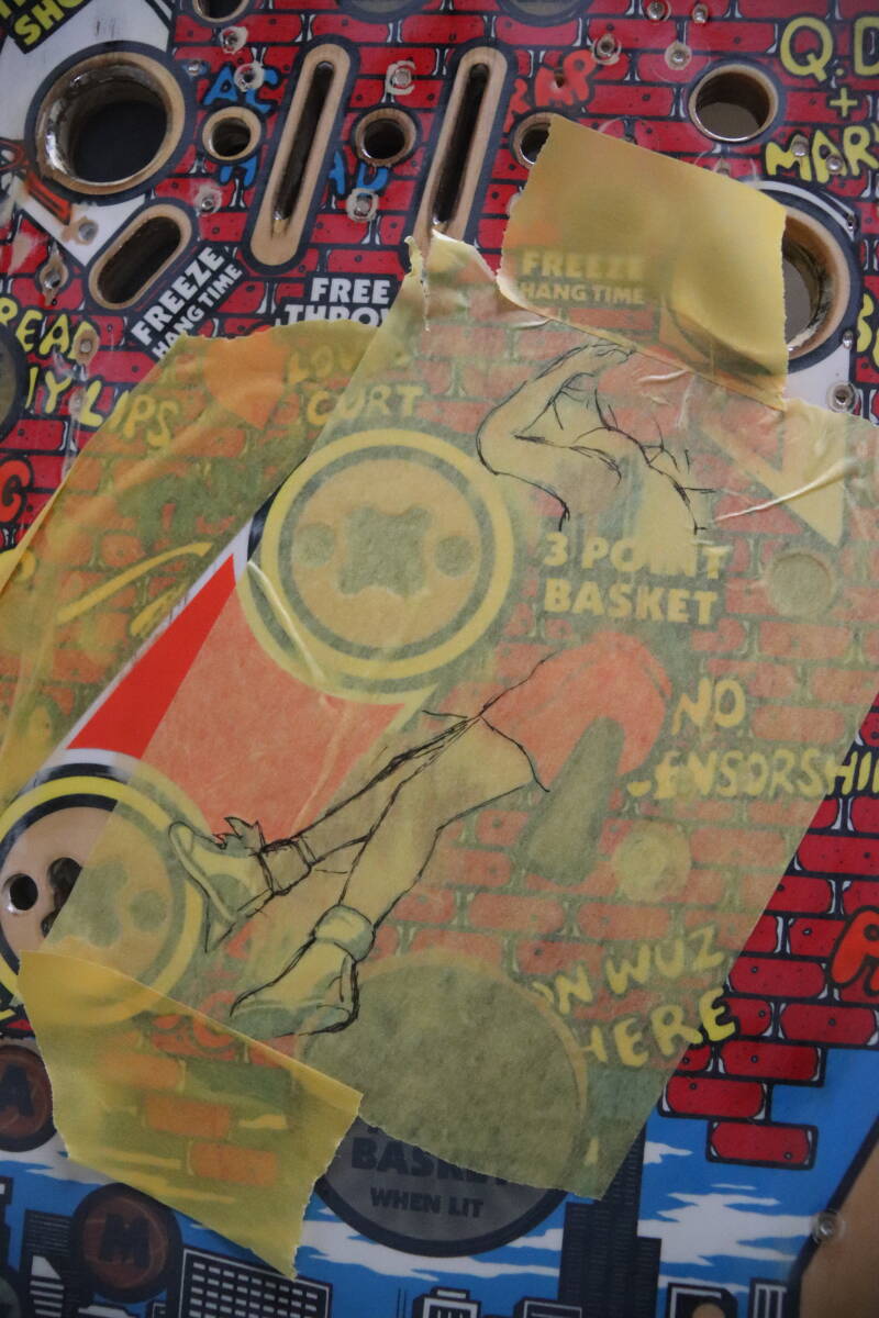 Gottlieb Hoops playfield speelveld schade herstel restoration flipperspeelveld restauratie art airbrush airbrushing flipperkast reparatie