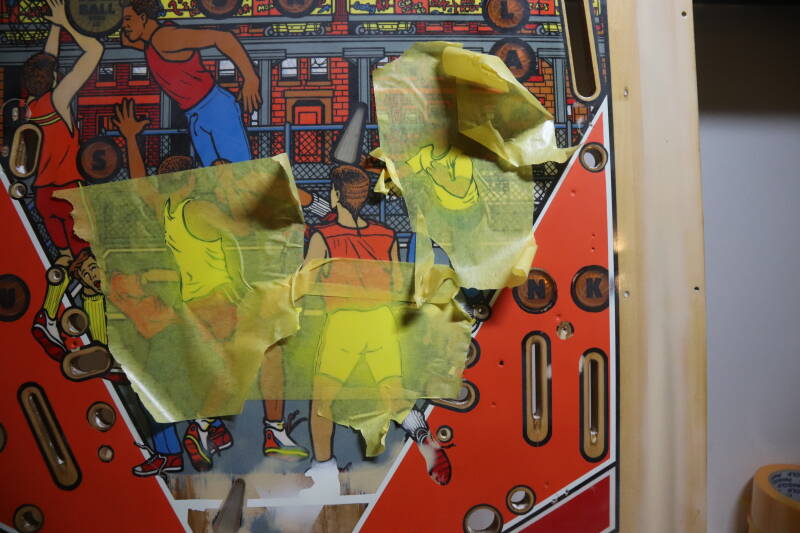 Gottlieb Hoops playfield speelveld schade herstel restoration flipperspeelveld restauratie art airbrush airbrushing flipperkast reparatie