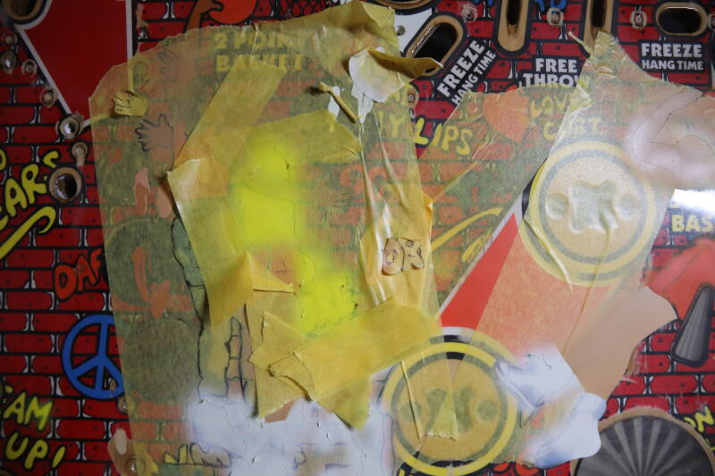 Gottlieb Hoops playfield speelveld schade herstel restoration flipperspeelveld restauratie art airbrush airbrushing flipperkast reparatie