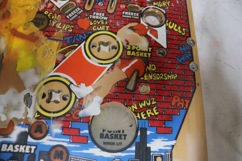 Gottlieb Hoops playfield speelveld schade herstel restoration flipperspeelveld restauratie art airbrush airbrushing flipperkast reparatie