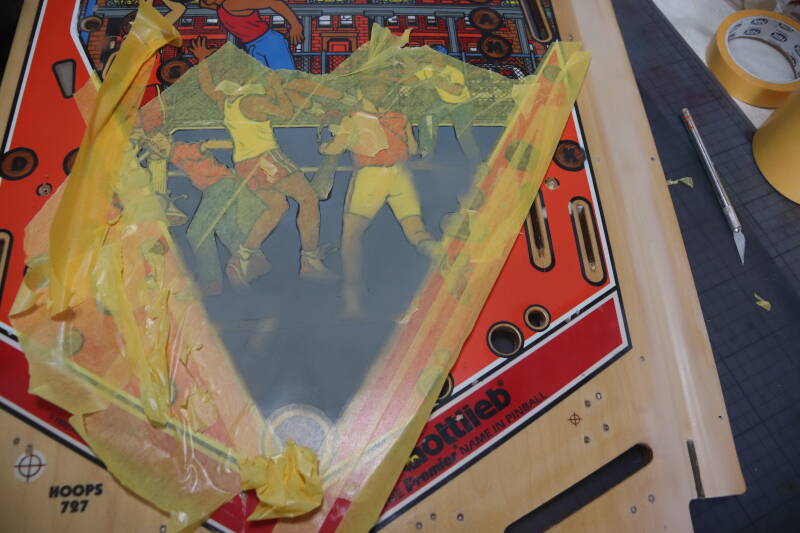 Gottlieb Hoops playfield speelveld schade herstel restoration flipperspeelveld restauratie art airbrush airbrushing flipperkast reparatie